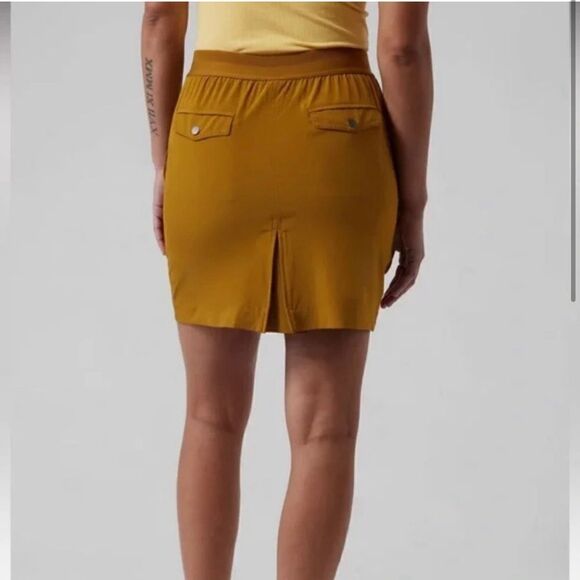Athleta Vienna Cargo Skort - Picture 2 of 16
